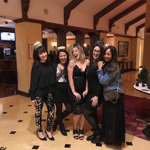 Bardot lace dress. - Picture 3 of 3